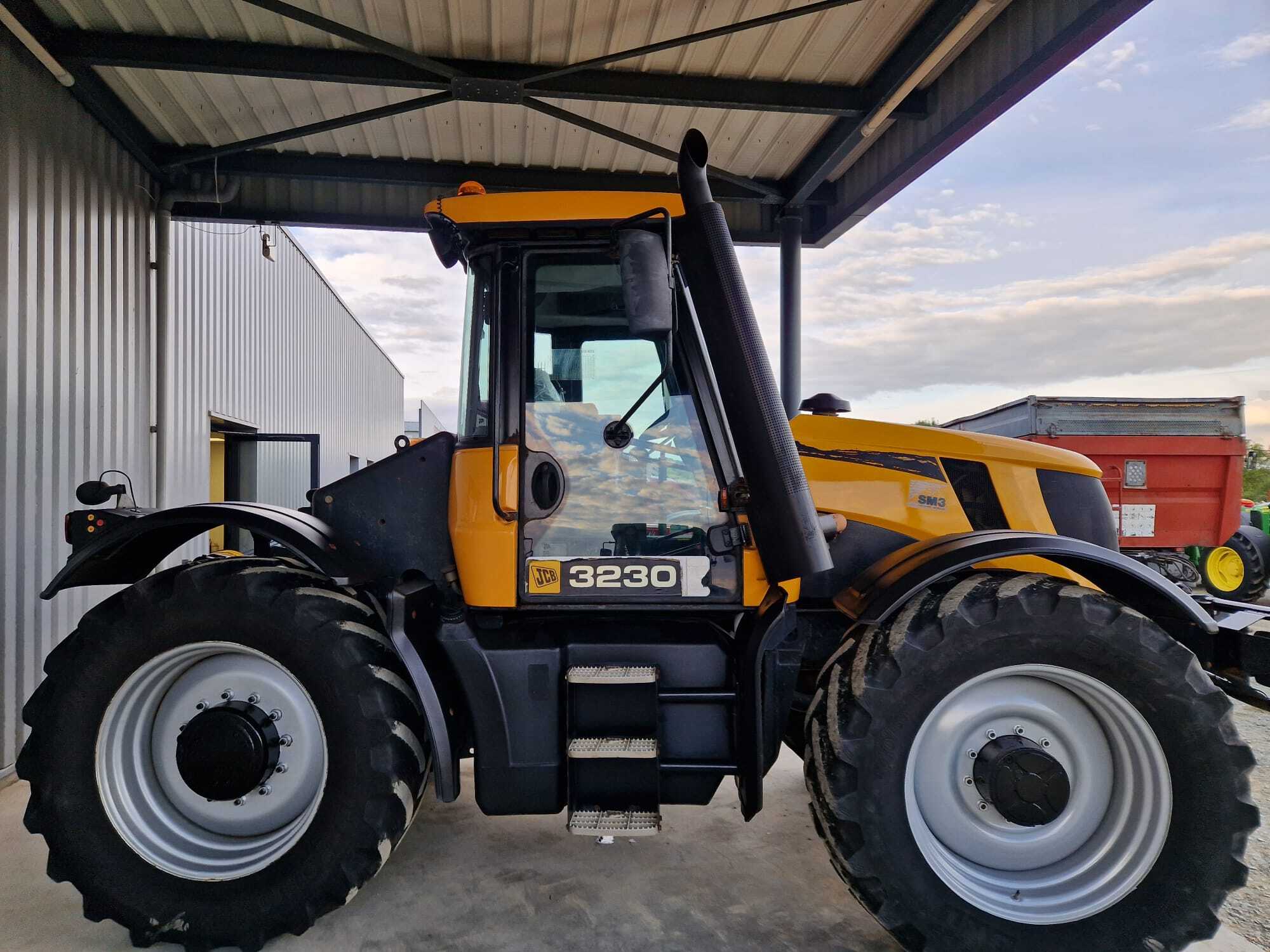 JCB FASTRAC 3230