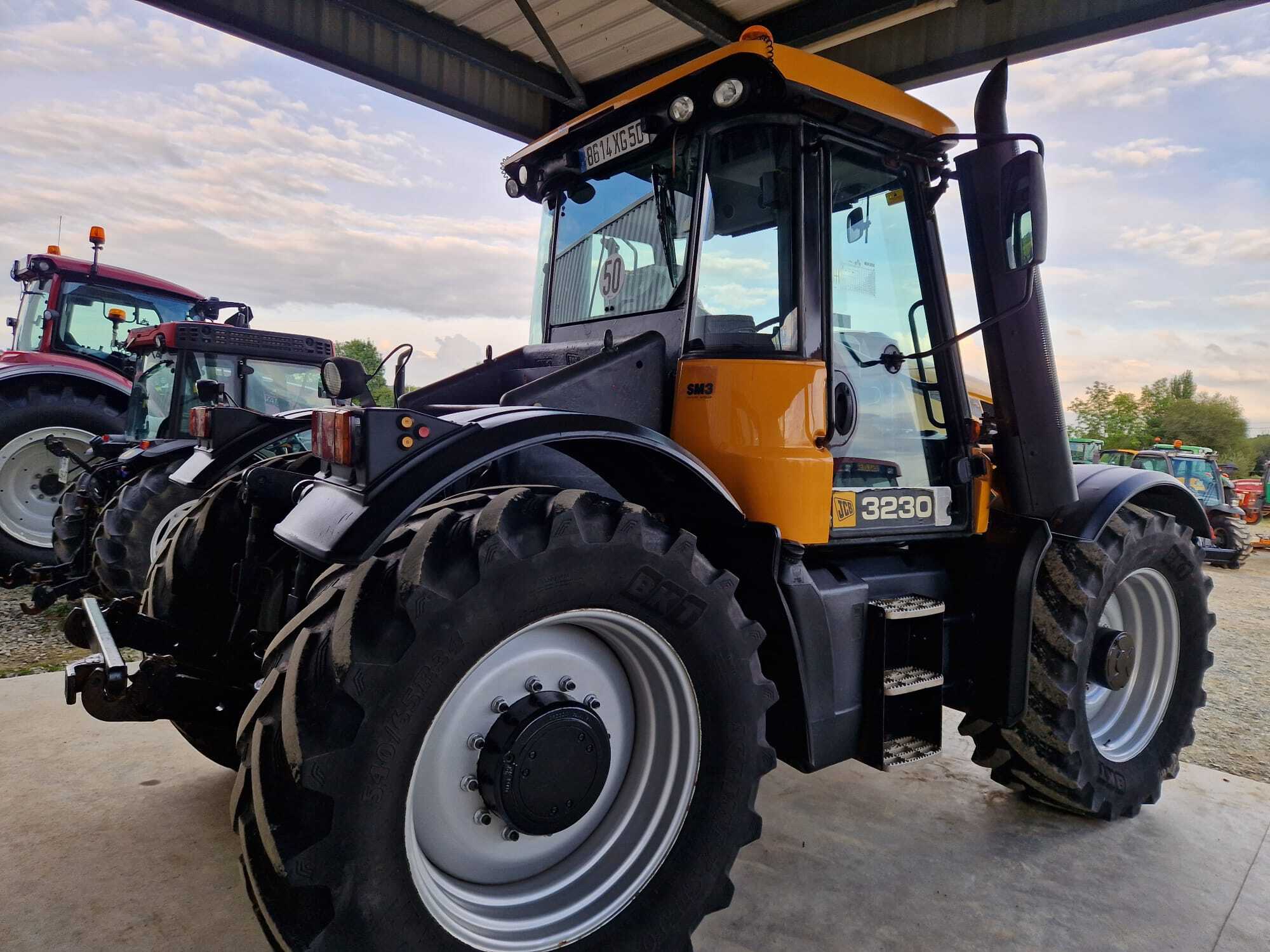 JCB FASTRAC 3230