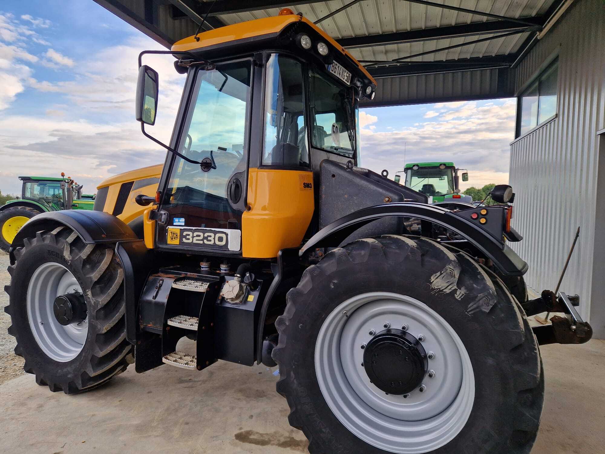 JCB FASTRAC 3230