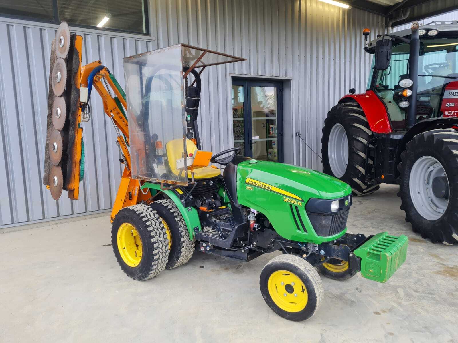 JOHN DEERE 2025R