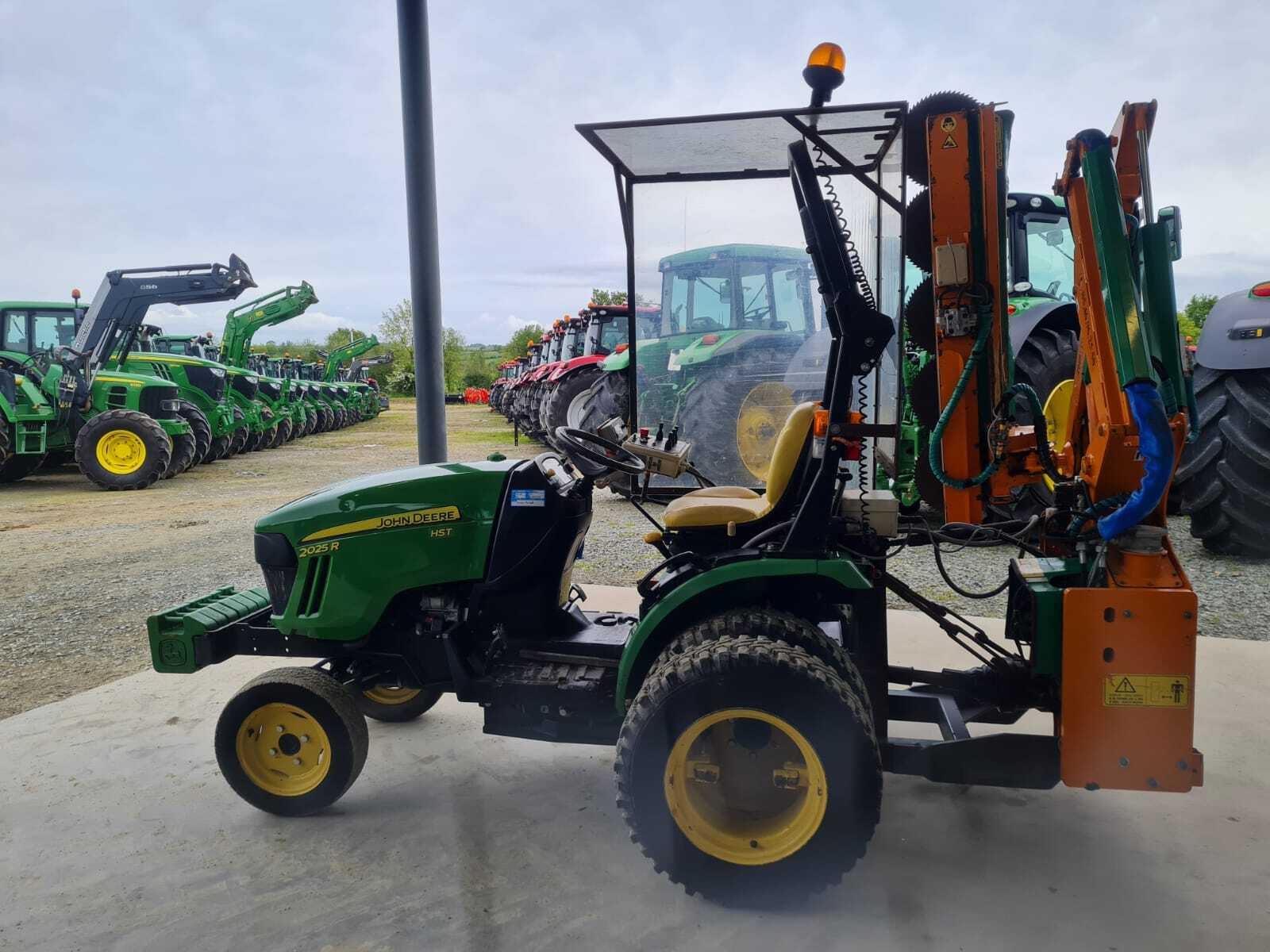 JOHN DEERE 2025R