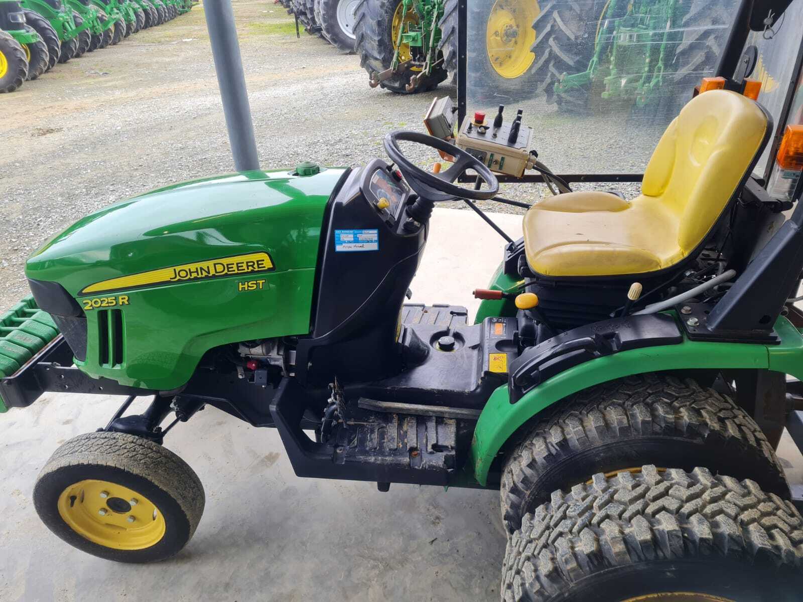 JOHN DEERE 2025R