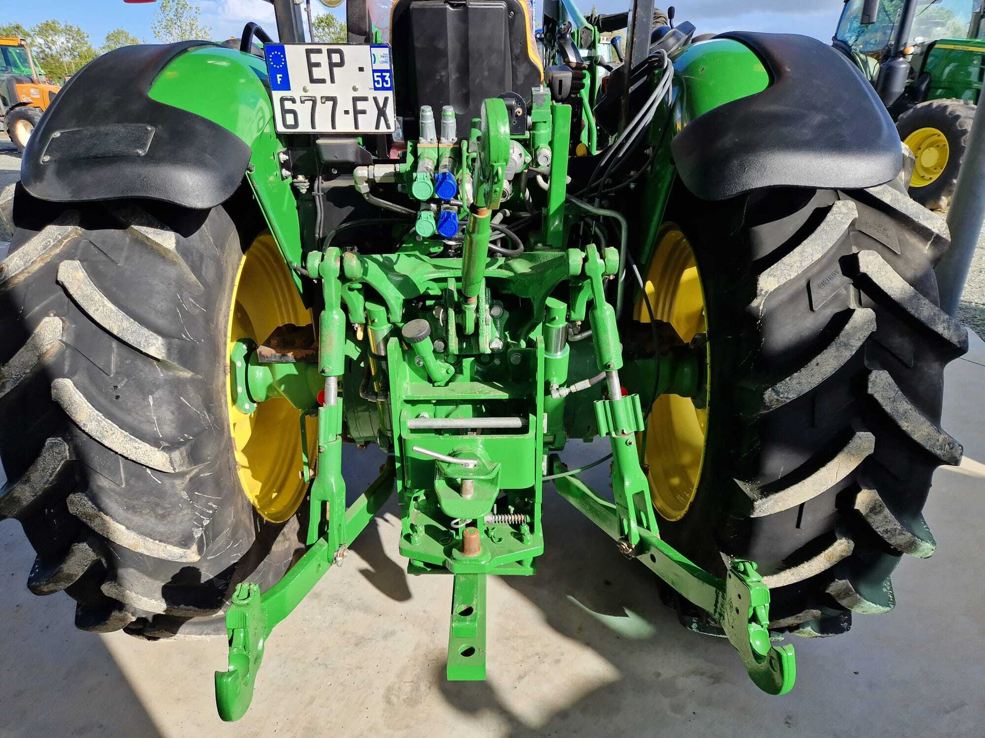 JOHN DEERE 5085M