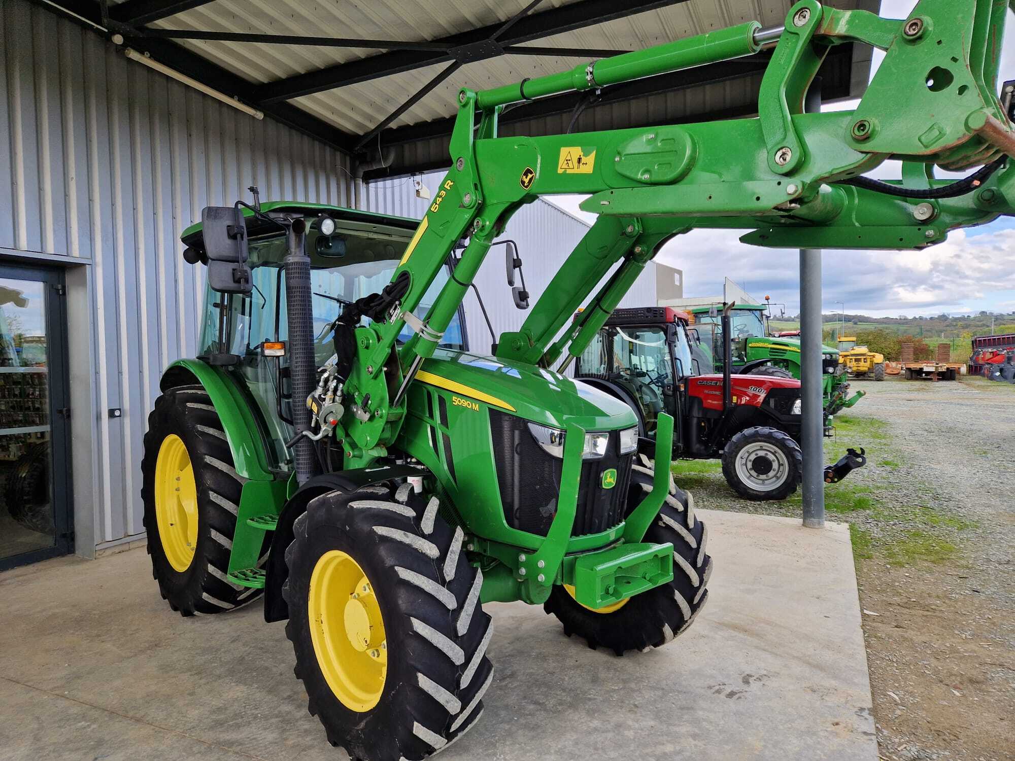 JOHN DEERE 5090M