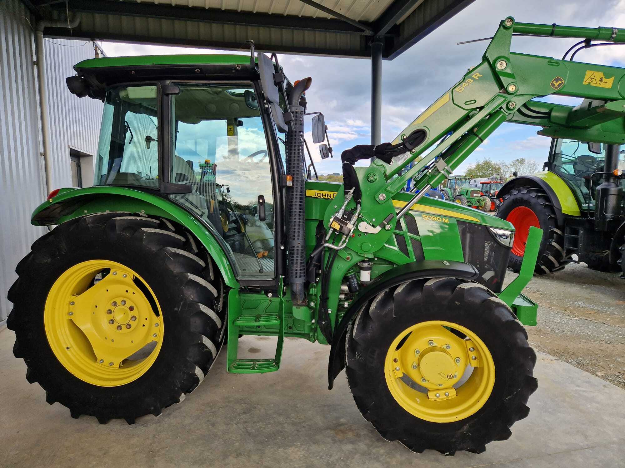 JOHN DEERE 5090M