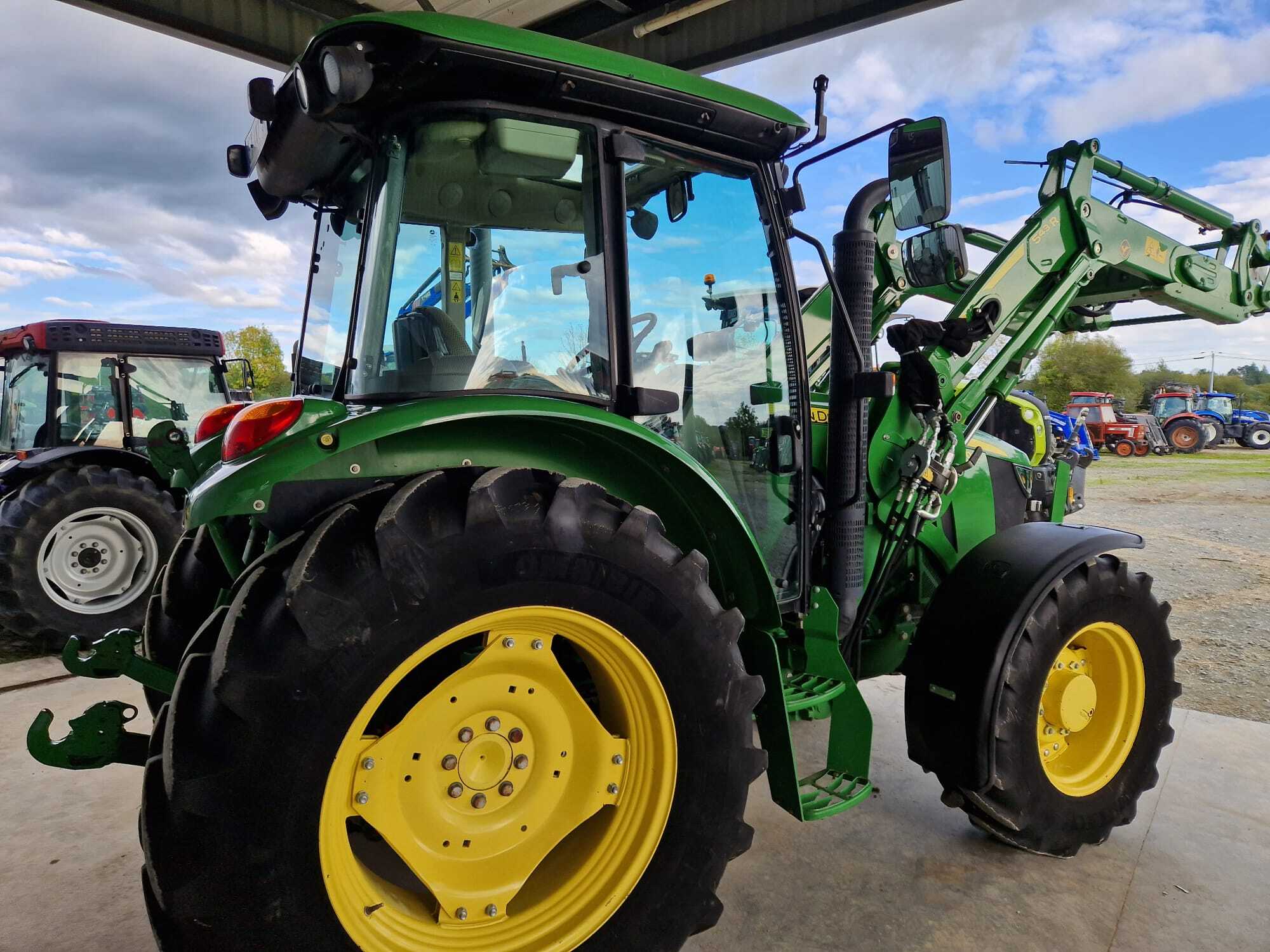 JOHN DEERE 5090M