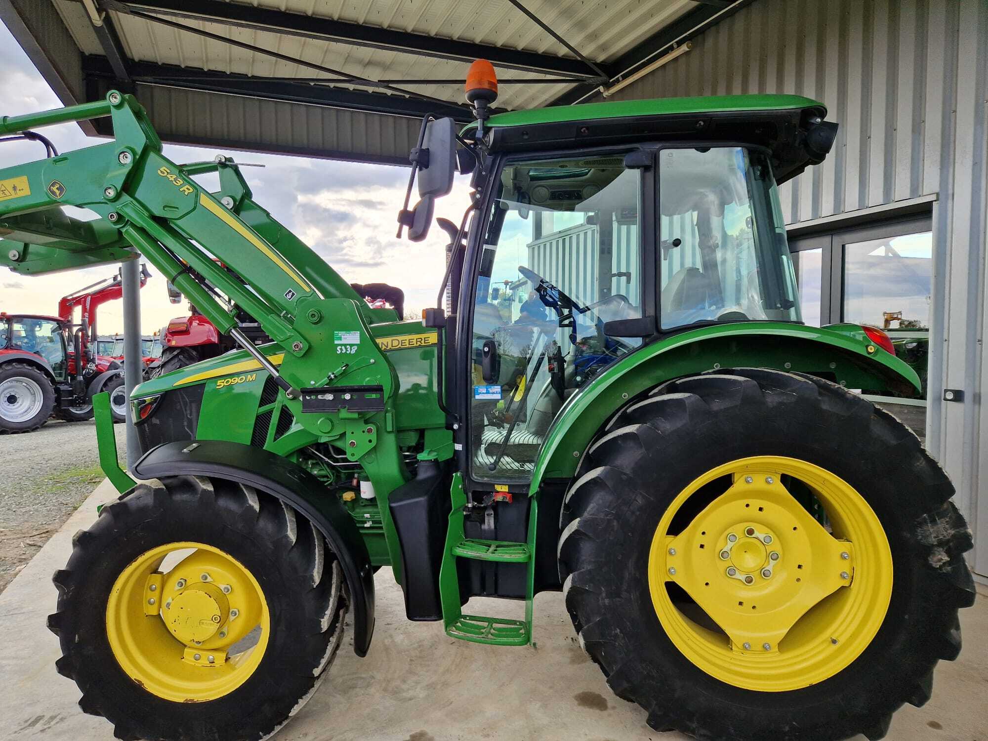 JOHN DEERE 5090M