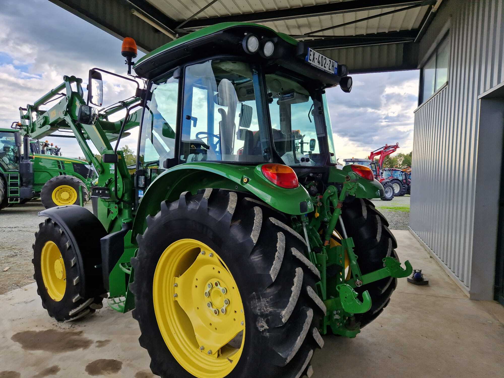 JOHN DEERE 5090M