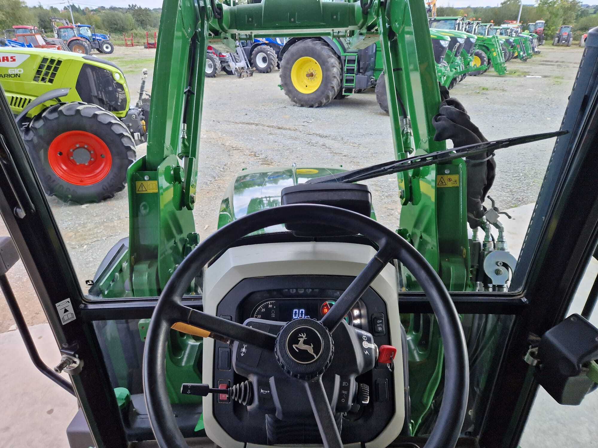 JOHN DEERE 5090M