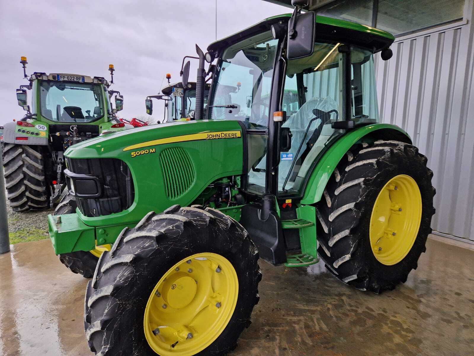 JOHN DEERE 5090M