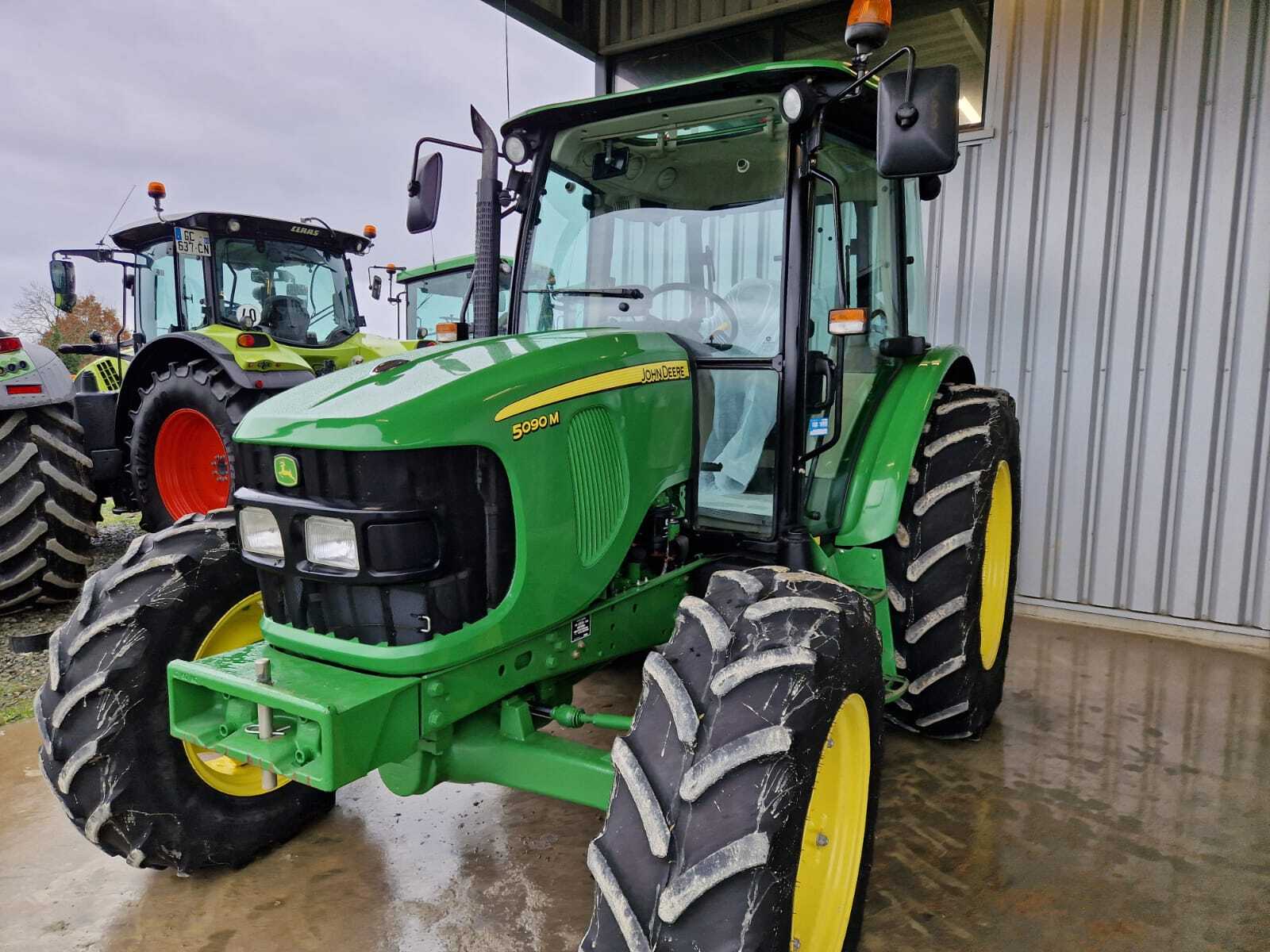 JOHN DEERE 5090M