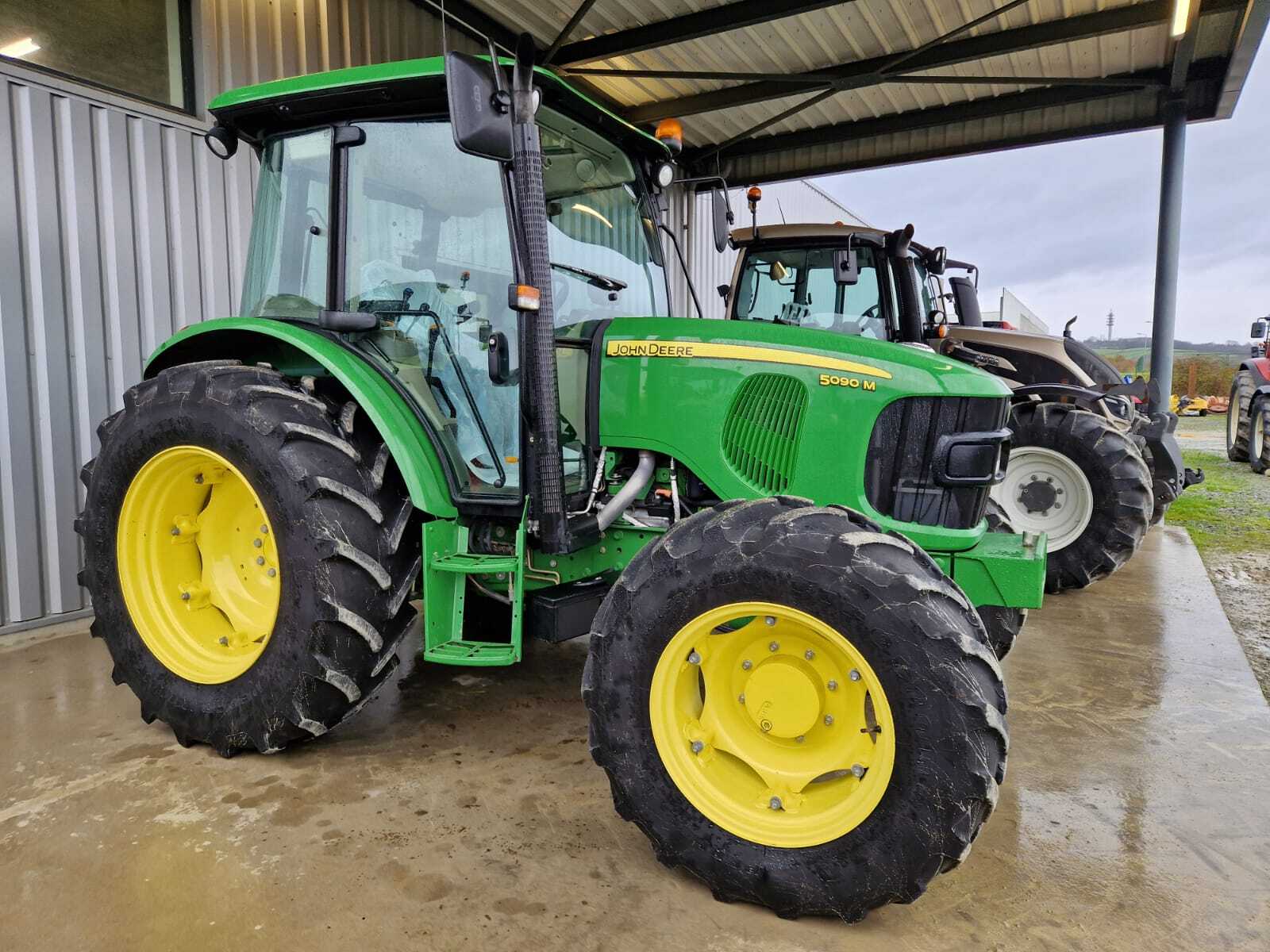 JOHN DEERE 5090M