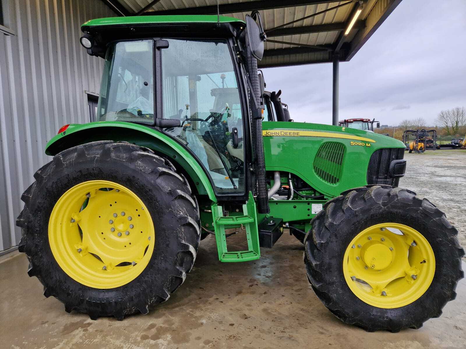 JOHN DEERE 5090M