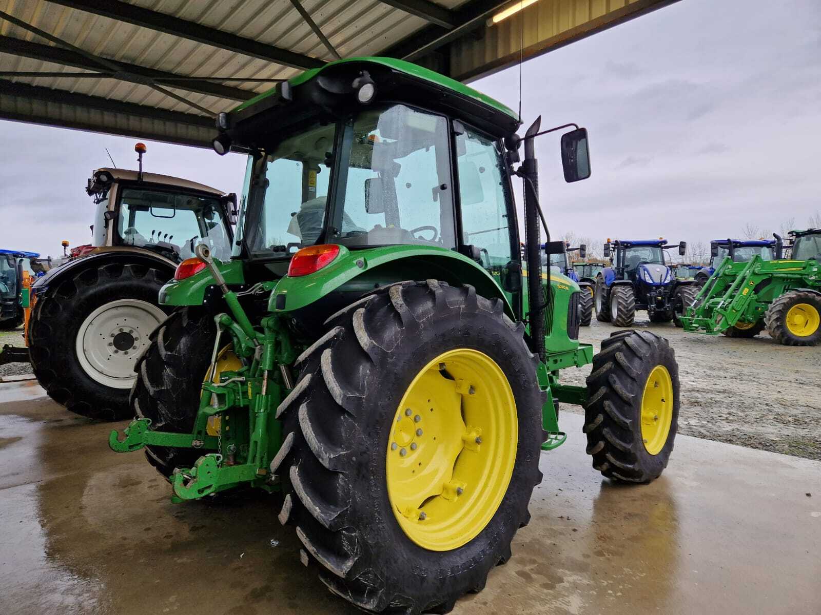 JOHN DEERE 5090M