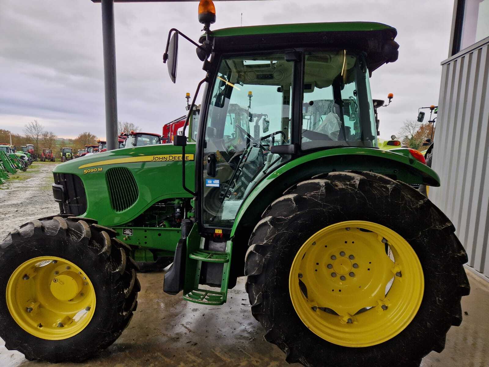 JOHN DEERE 5090M