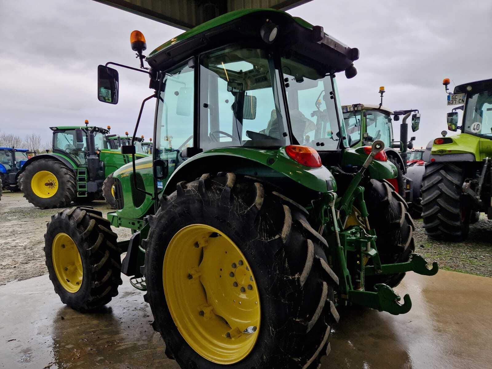 JOHN DEERE 5090M