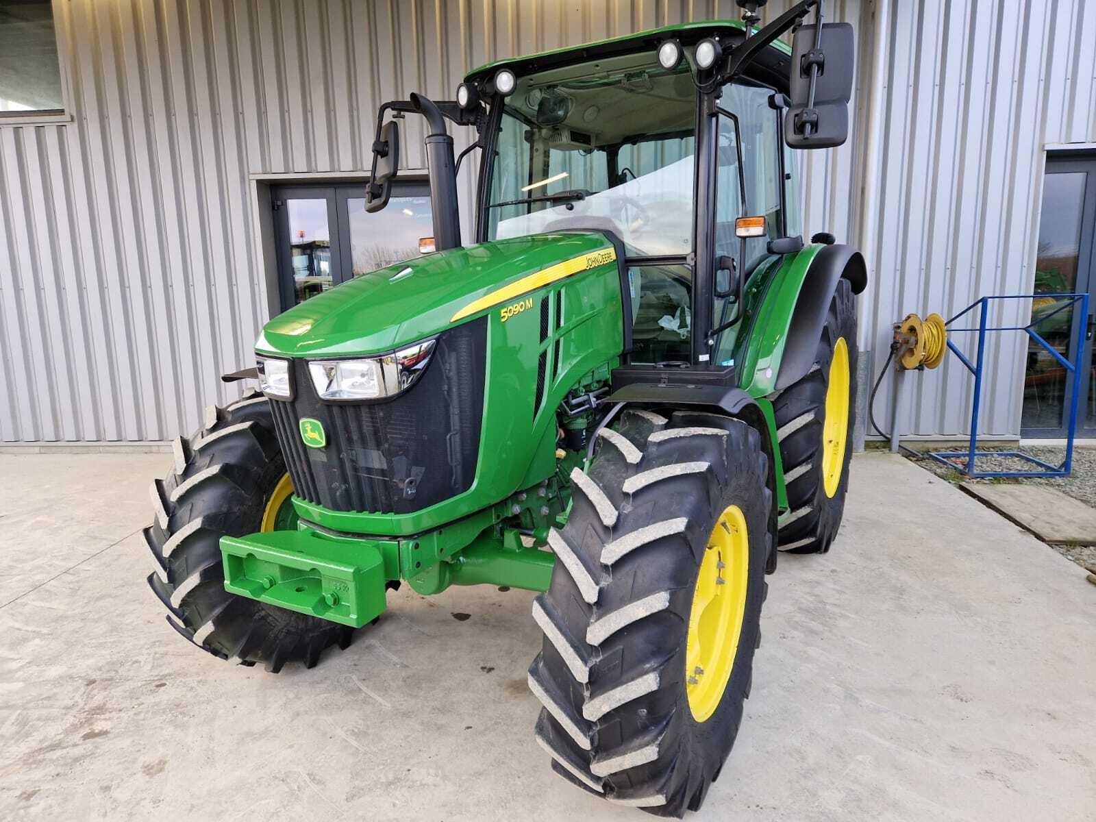 JOHN DEERE 5090M