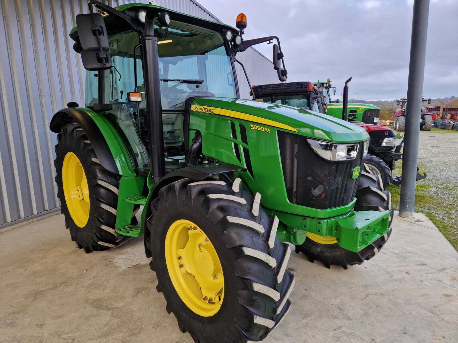 JOHN DEERE 5090M