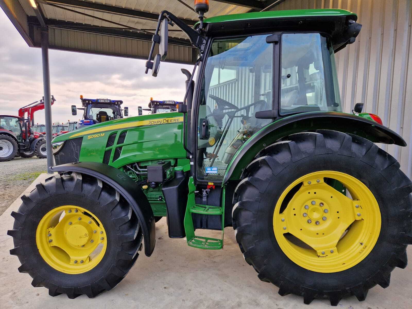 JOHN DEERE 5090M