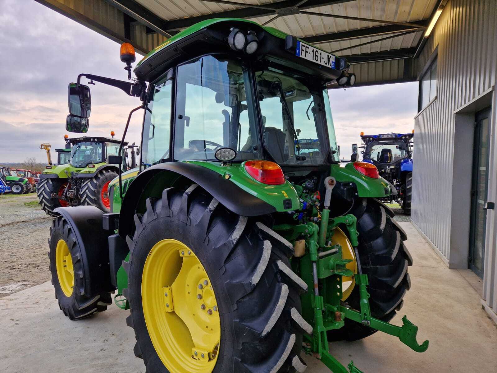 JOHN DEERE 5090M