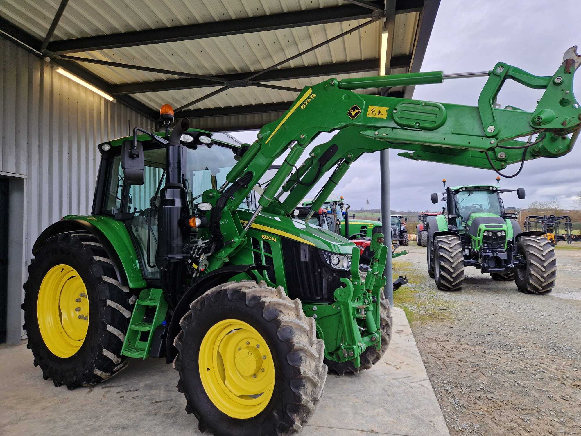 JOHN DEERE 6120M