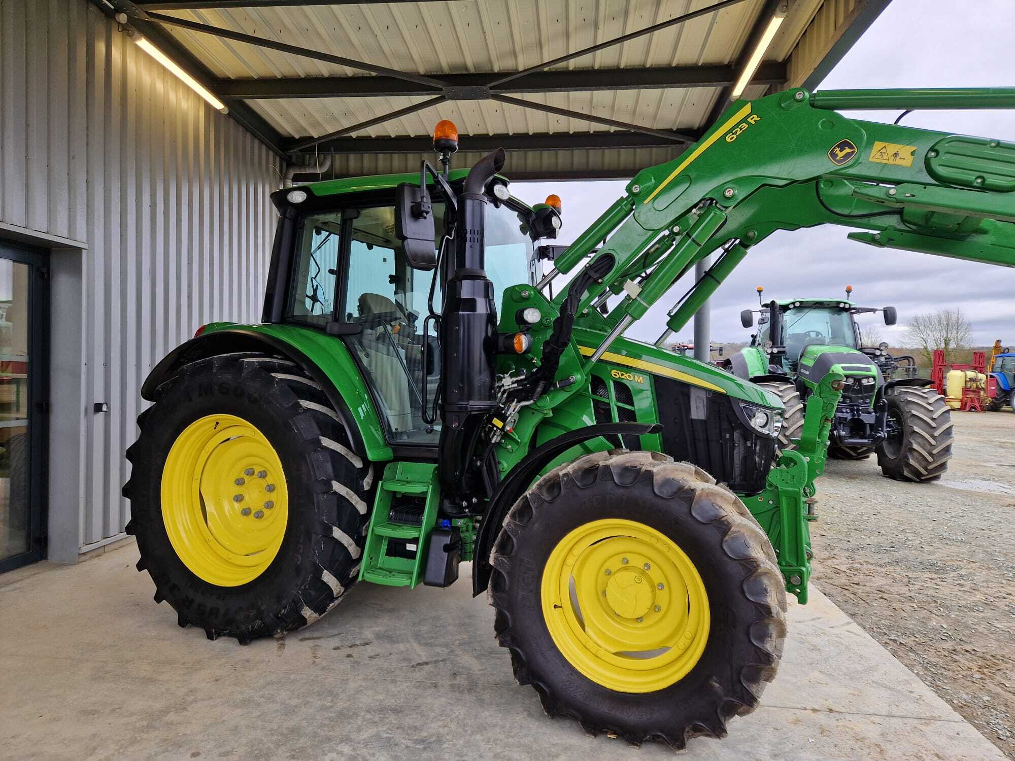 JOHN DEERE 6120M