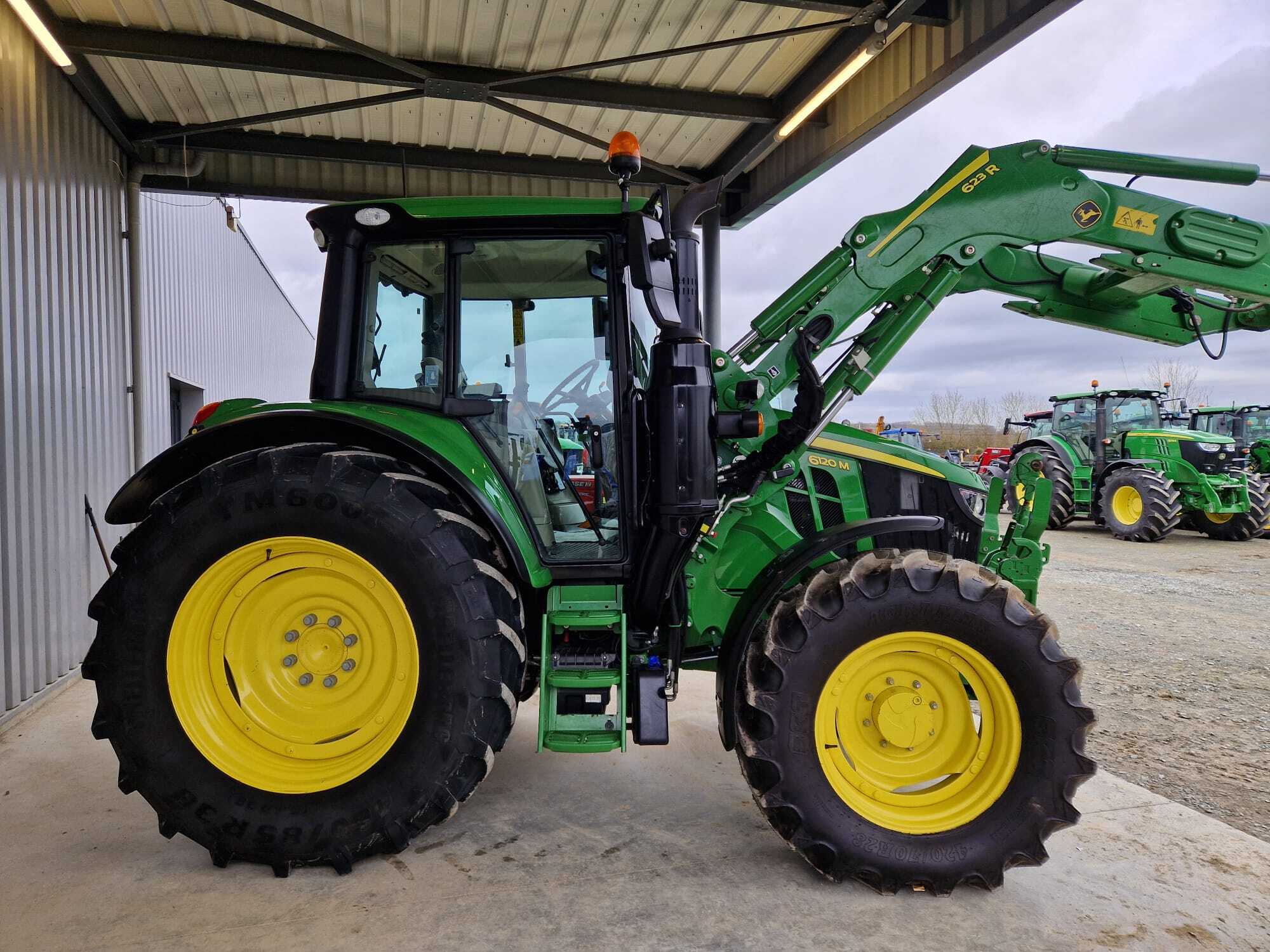 JOHN DEERE 6120M