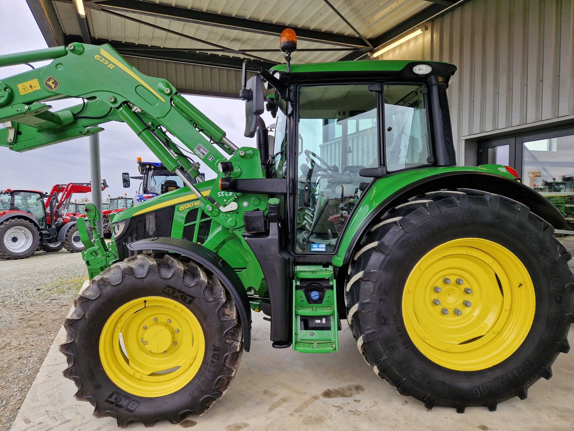 JOHN DEERE 6120M