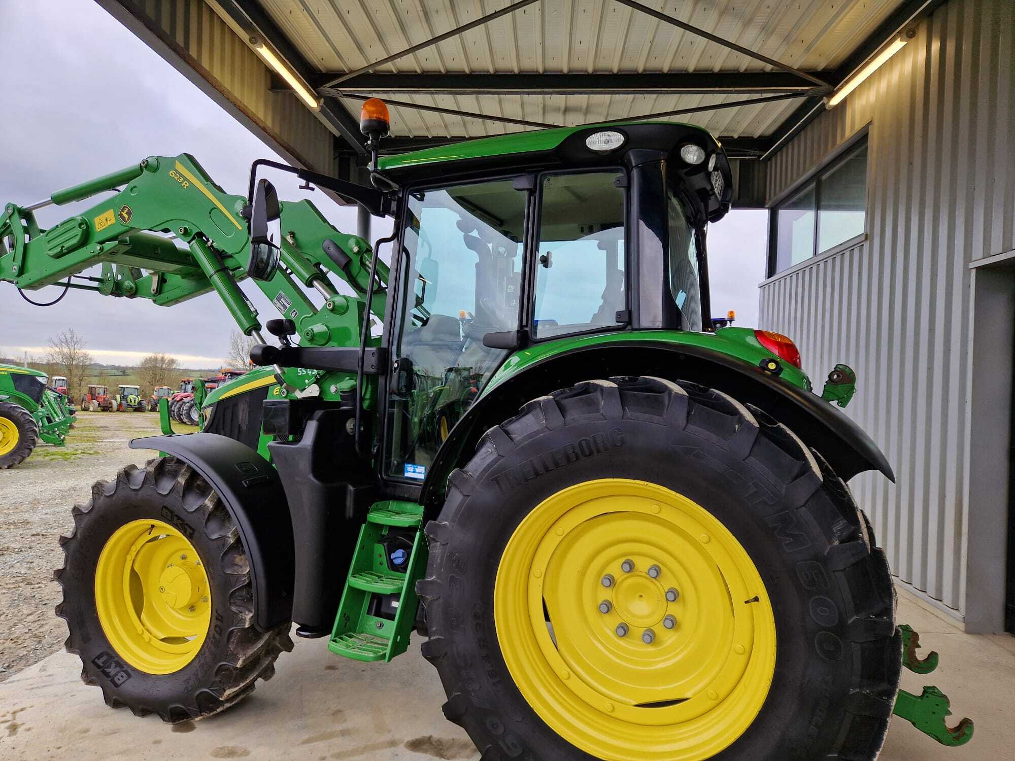 JOHN DEERE 6120M