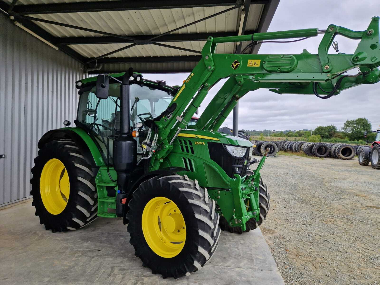 JOHN DEERE 6120R