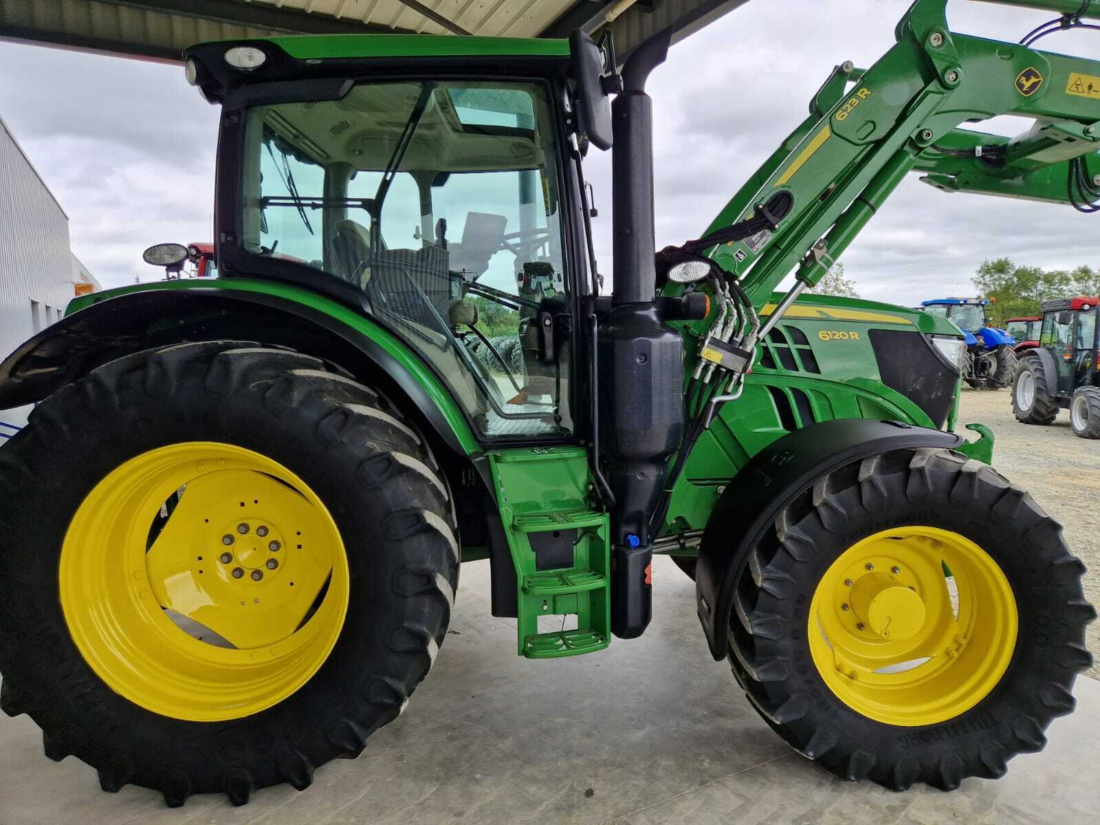 JOHN DEERE 6120R