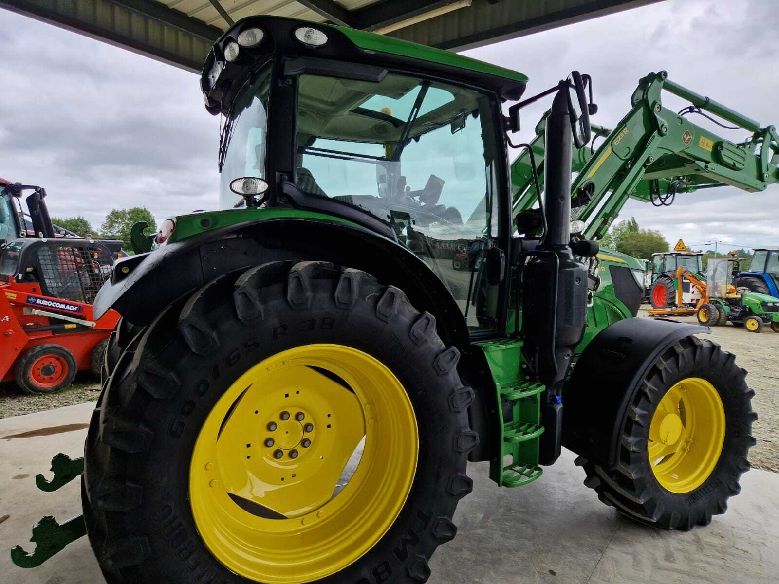 JOHN DEERE 6120R