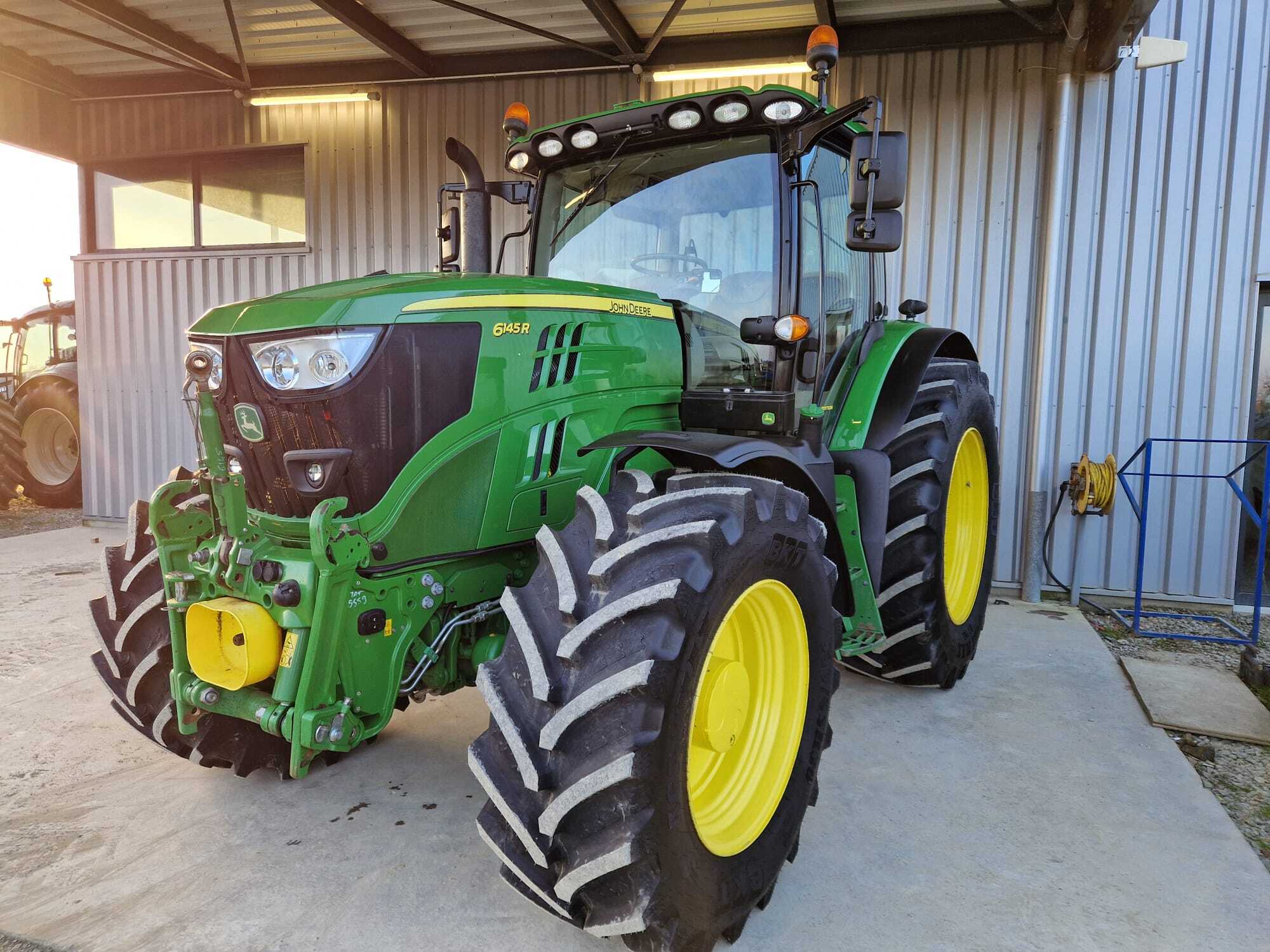 JOHN DEERE 6145R