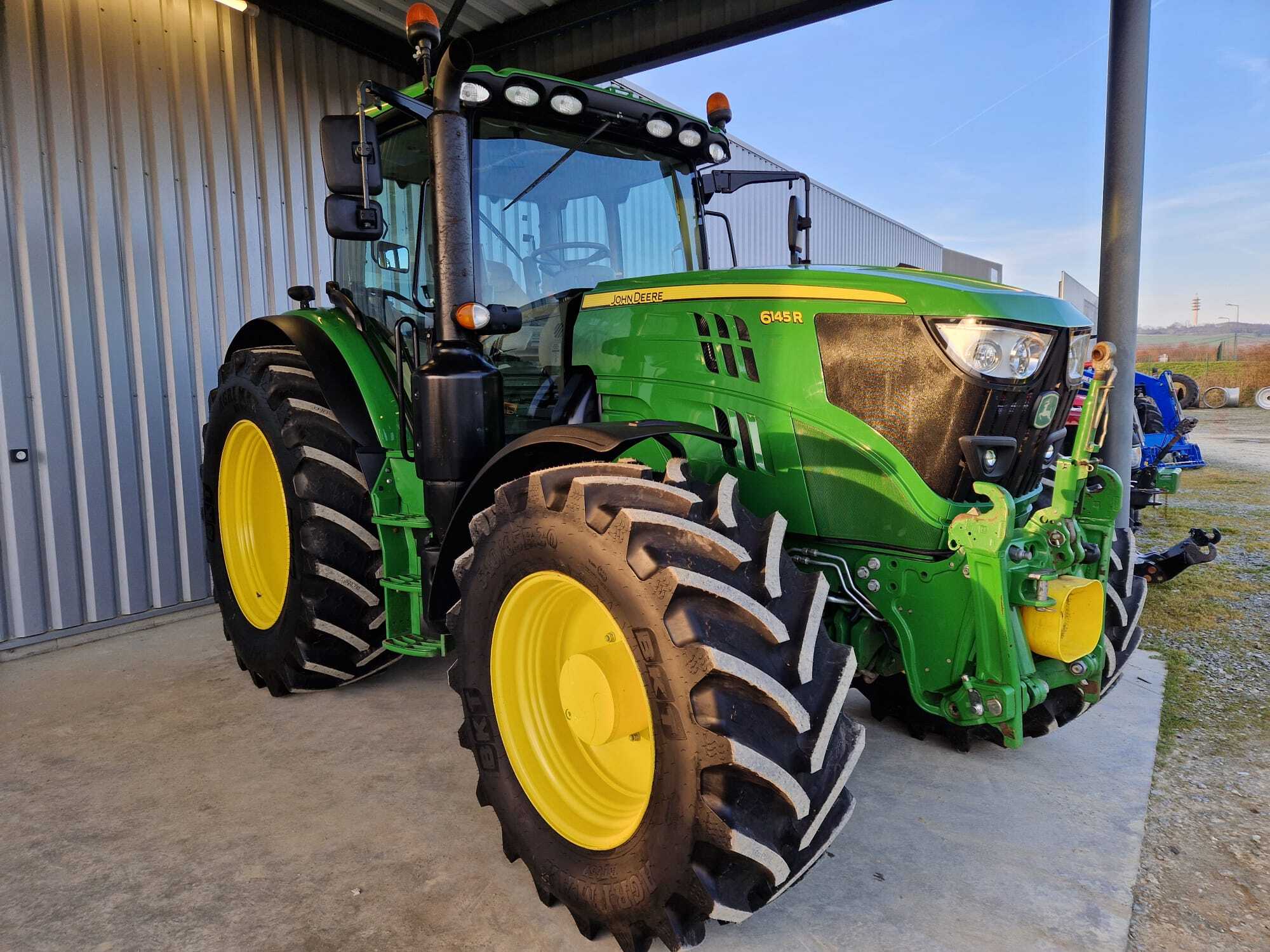 JOHN DEERE 6145R