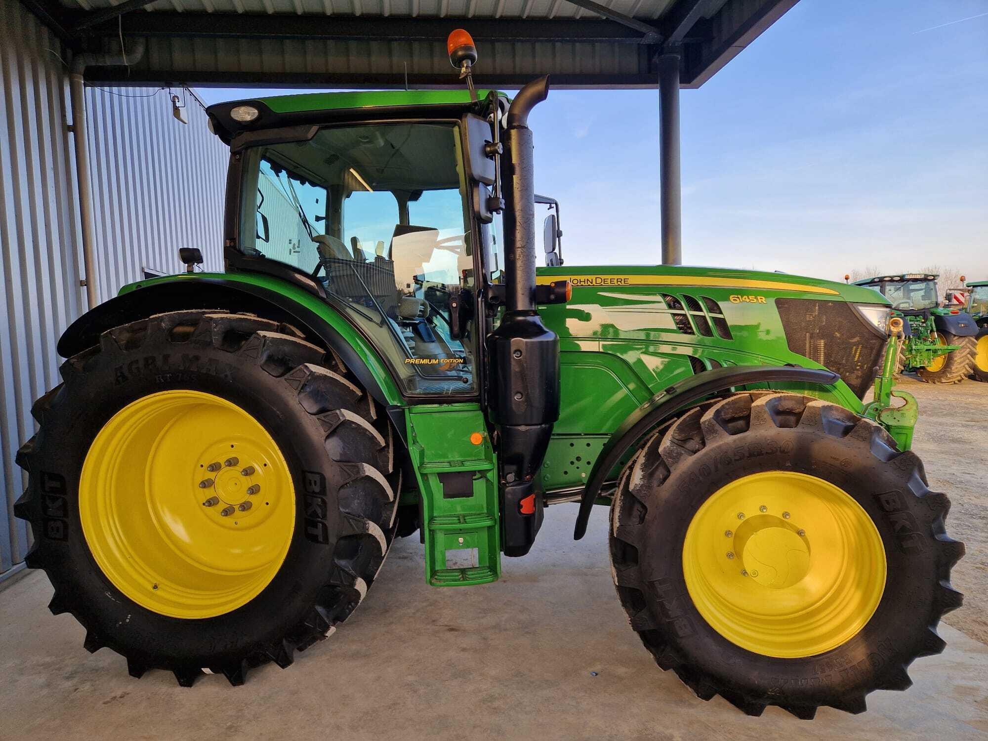 JOHN DEERE 6145R