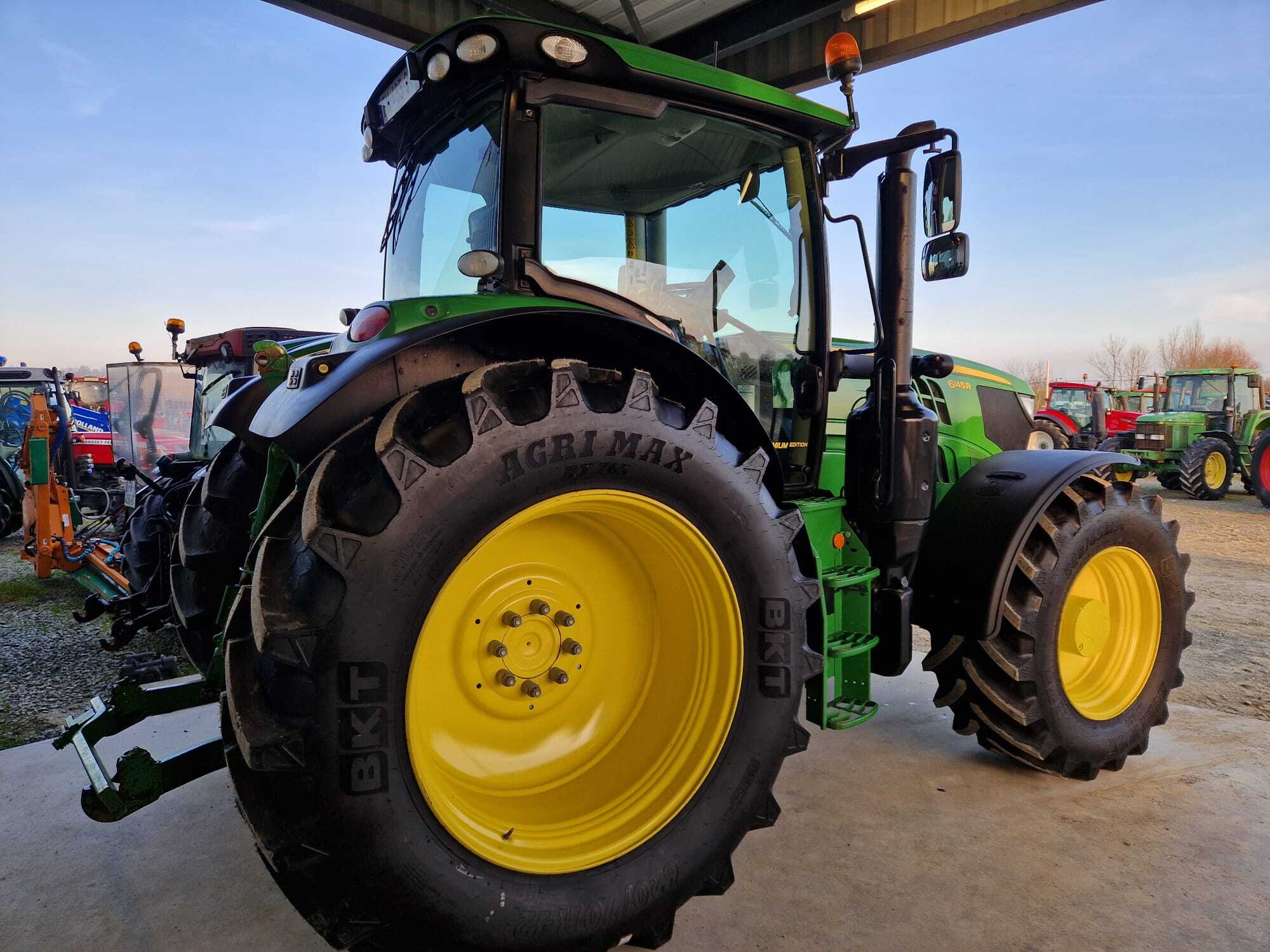 JOHN DEERE 6145R