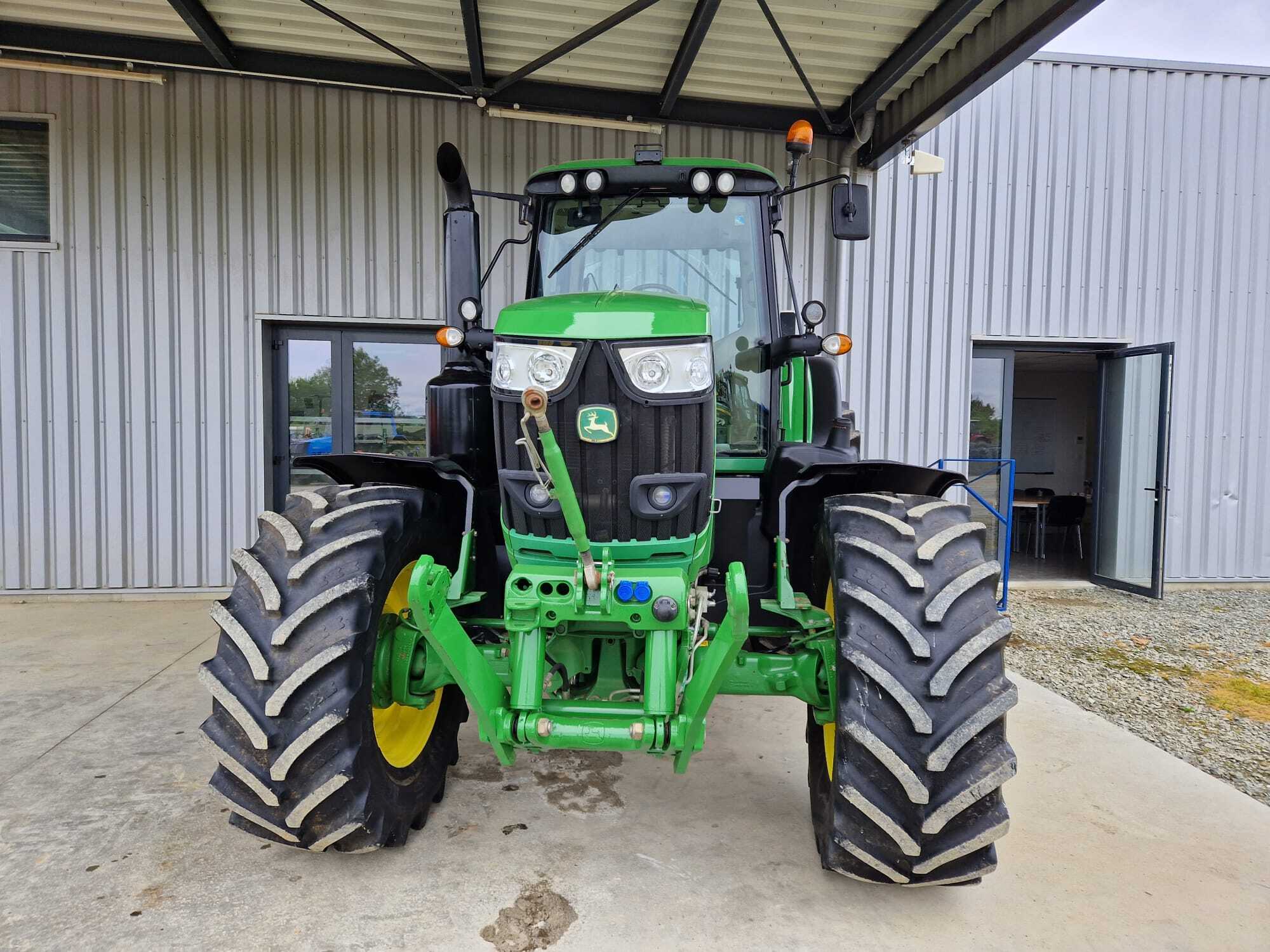 JOHN DEERE 6175M