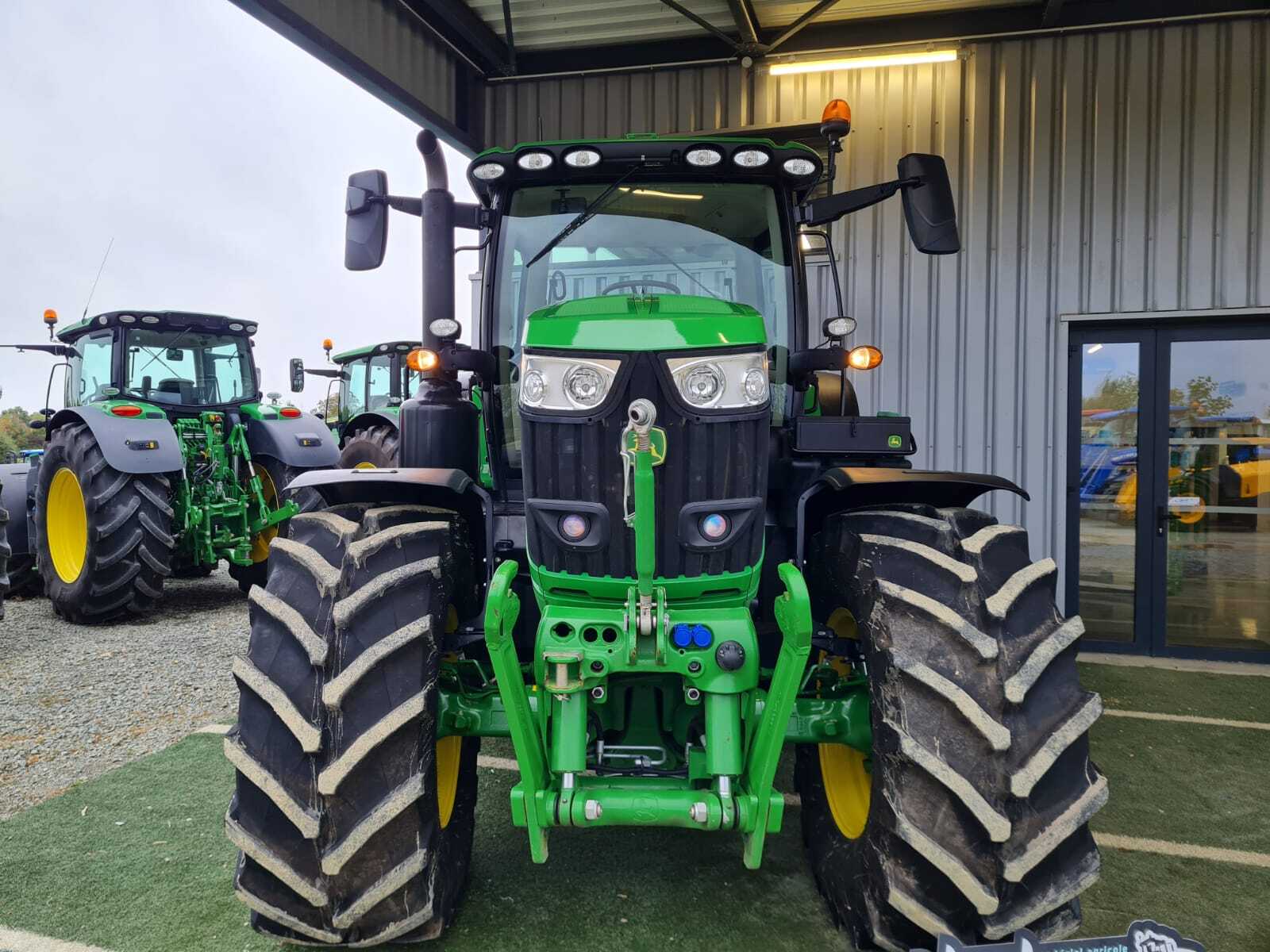 JOHN DEERE 6175R