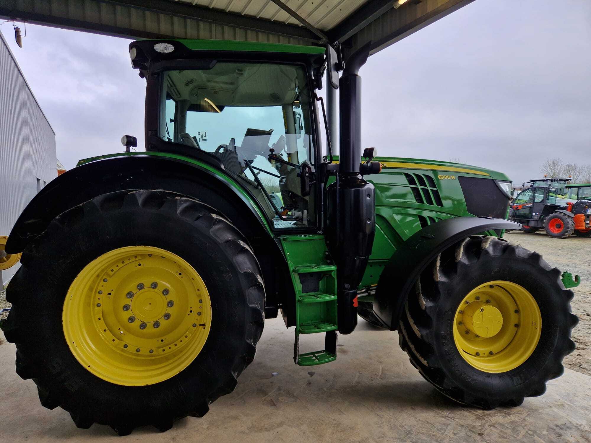 JOHN DEERE 6195R