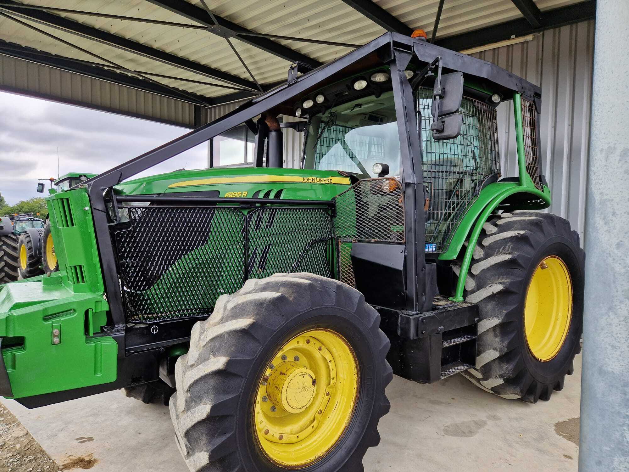 JOHN DEERE 6195R