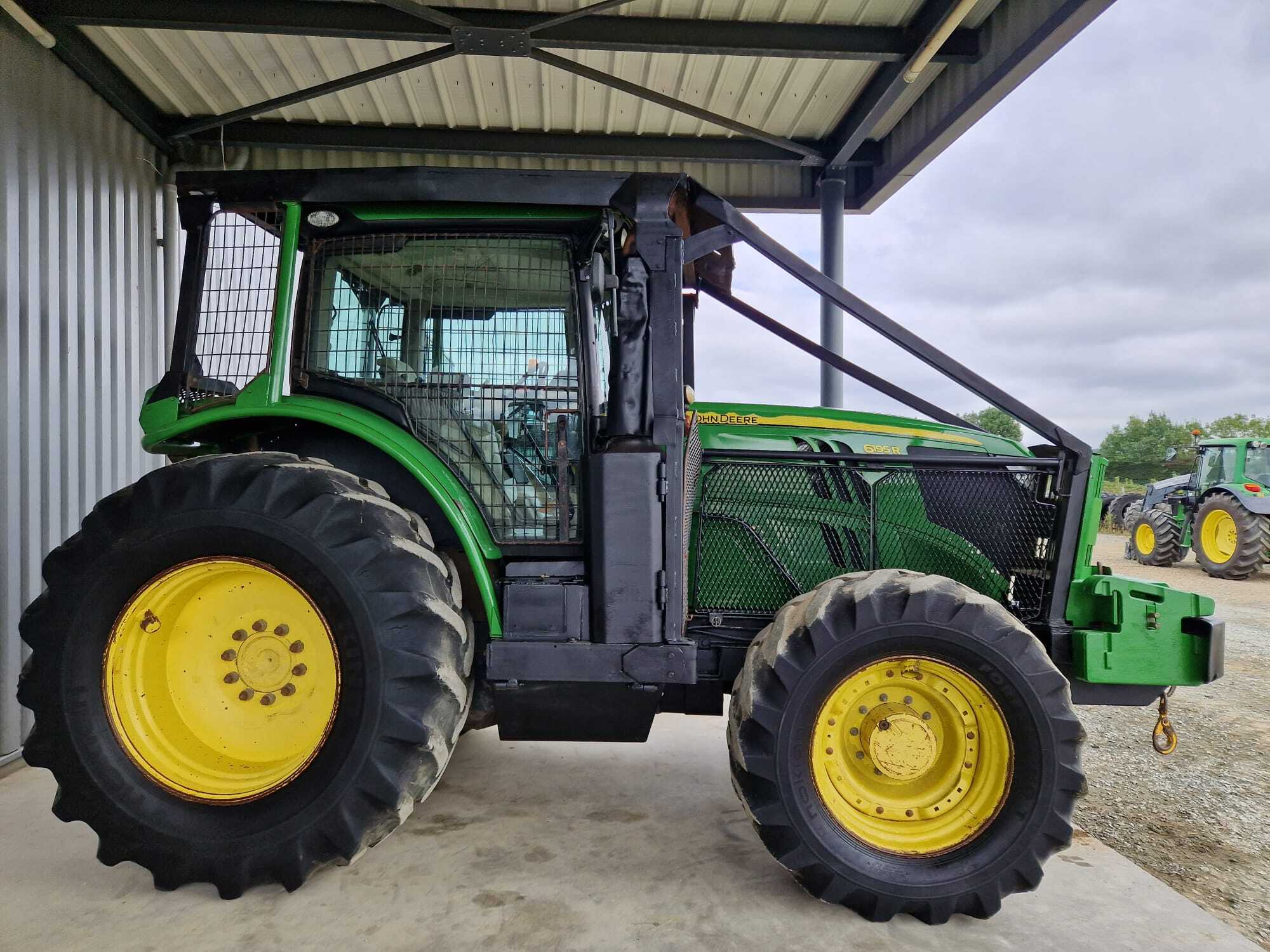 JOHN DEERE 6195R