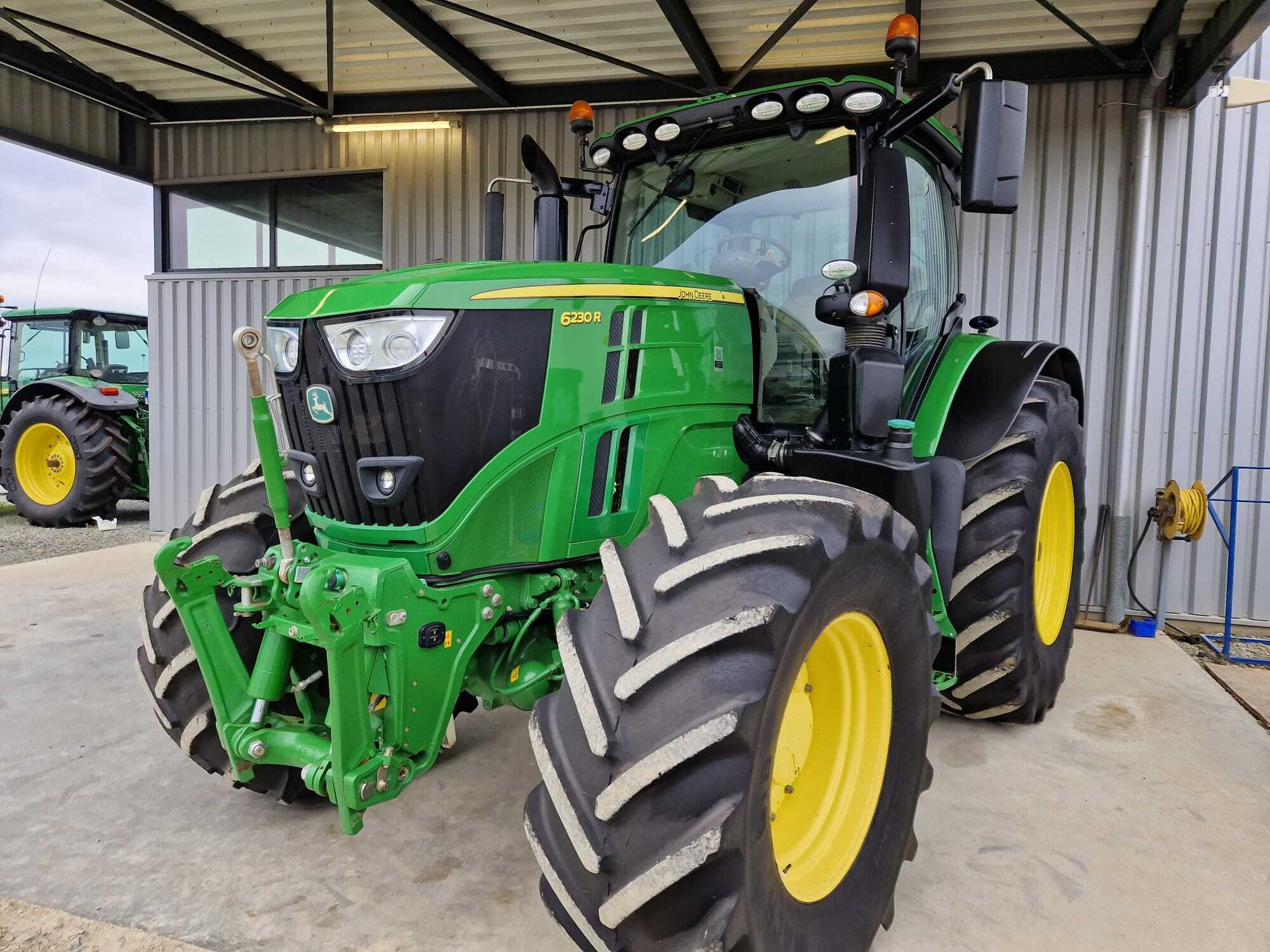 JOHN DEERE 6230R