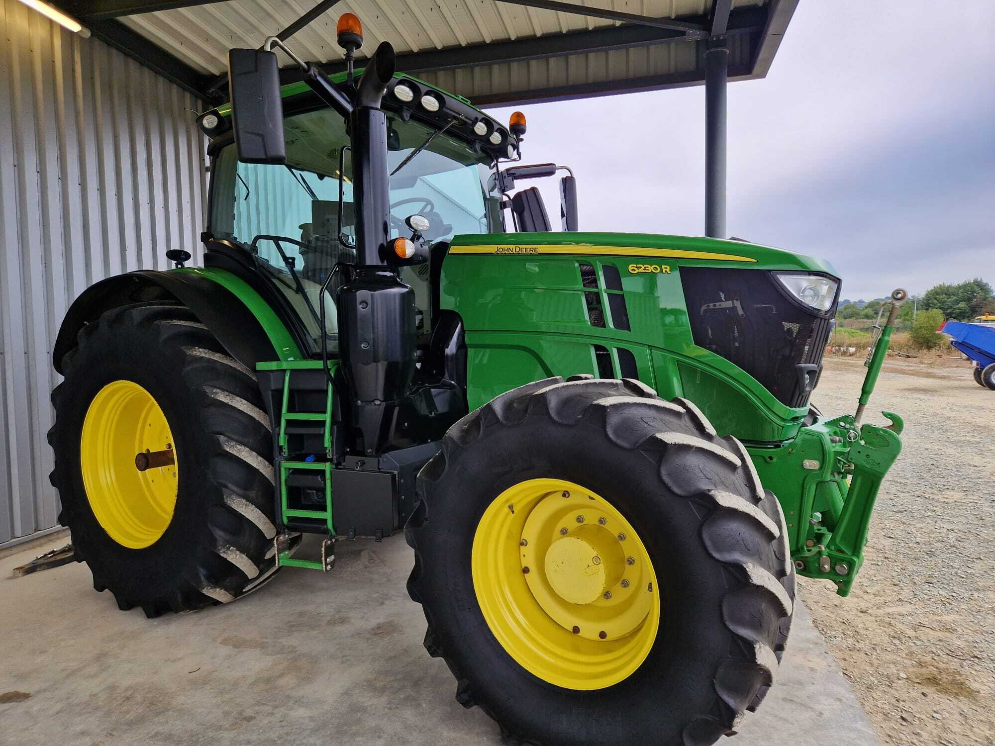 JOHN DEERE 6230R