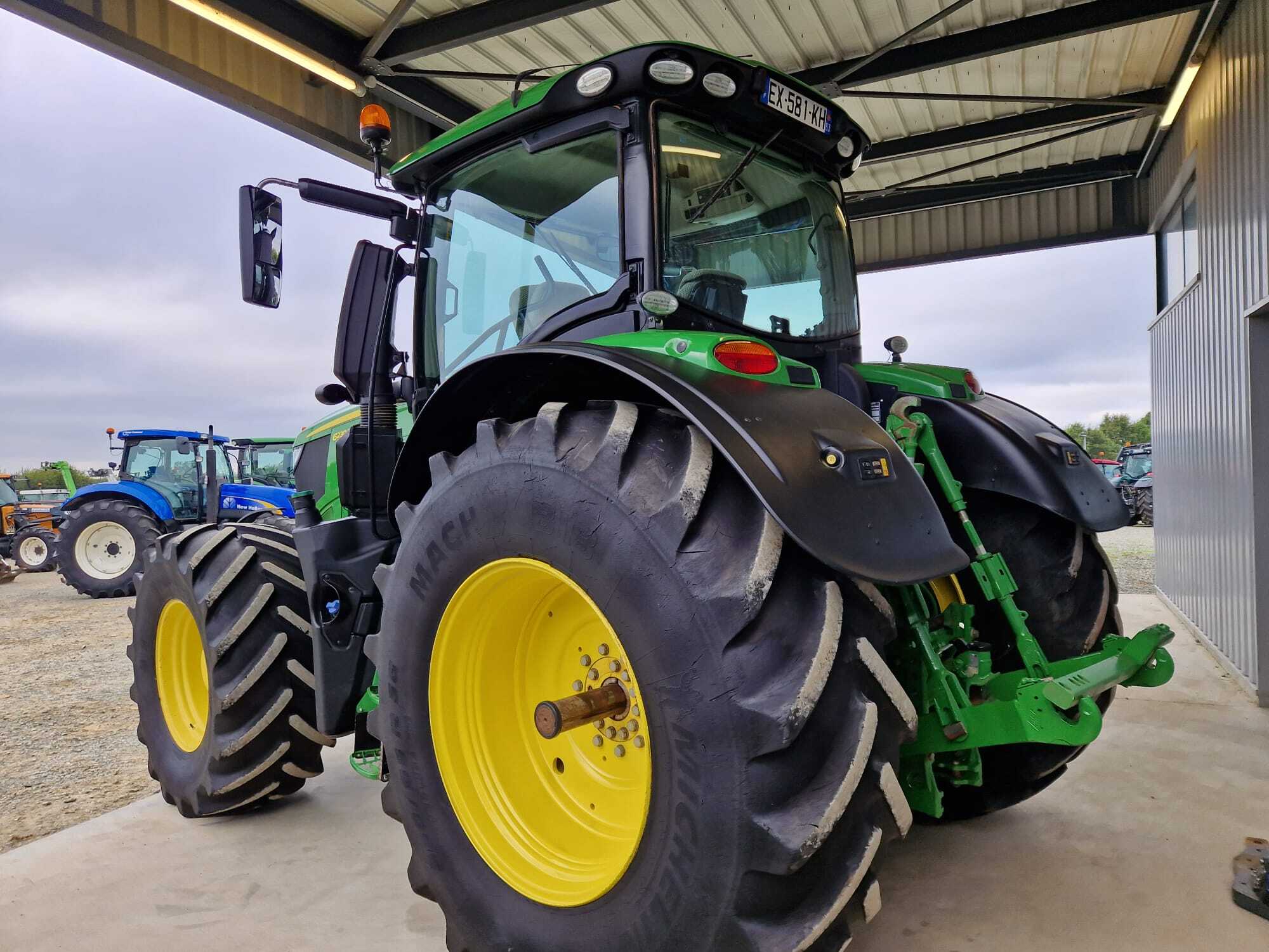 JOHN DEERE 6230R