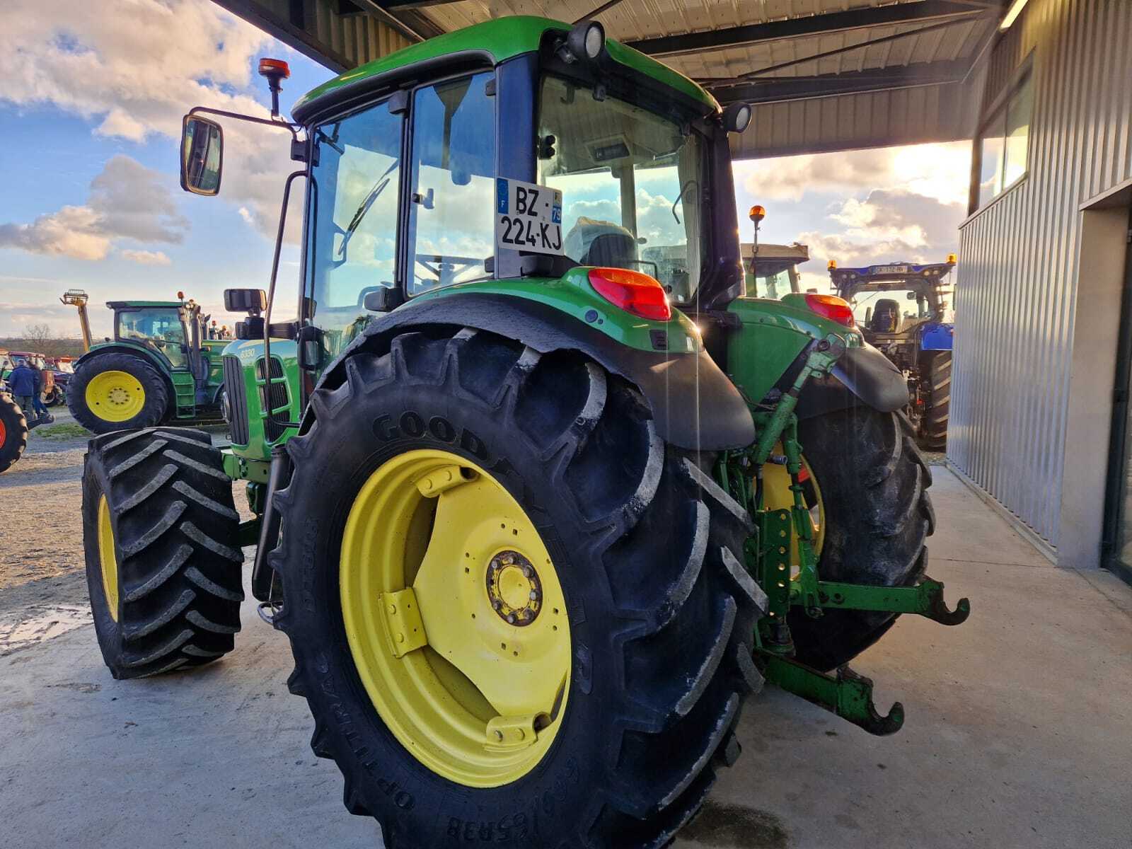 JOHN DEERE 6330 STANDARD