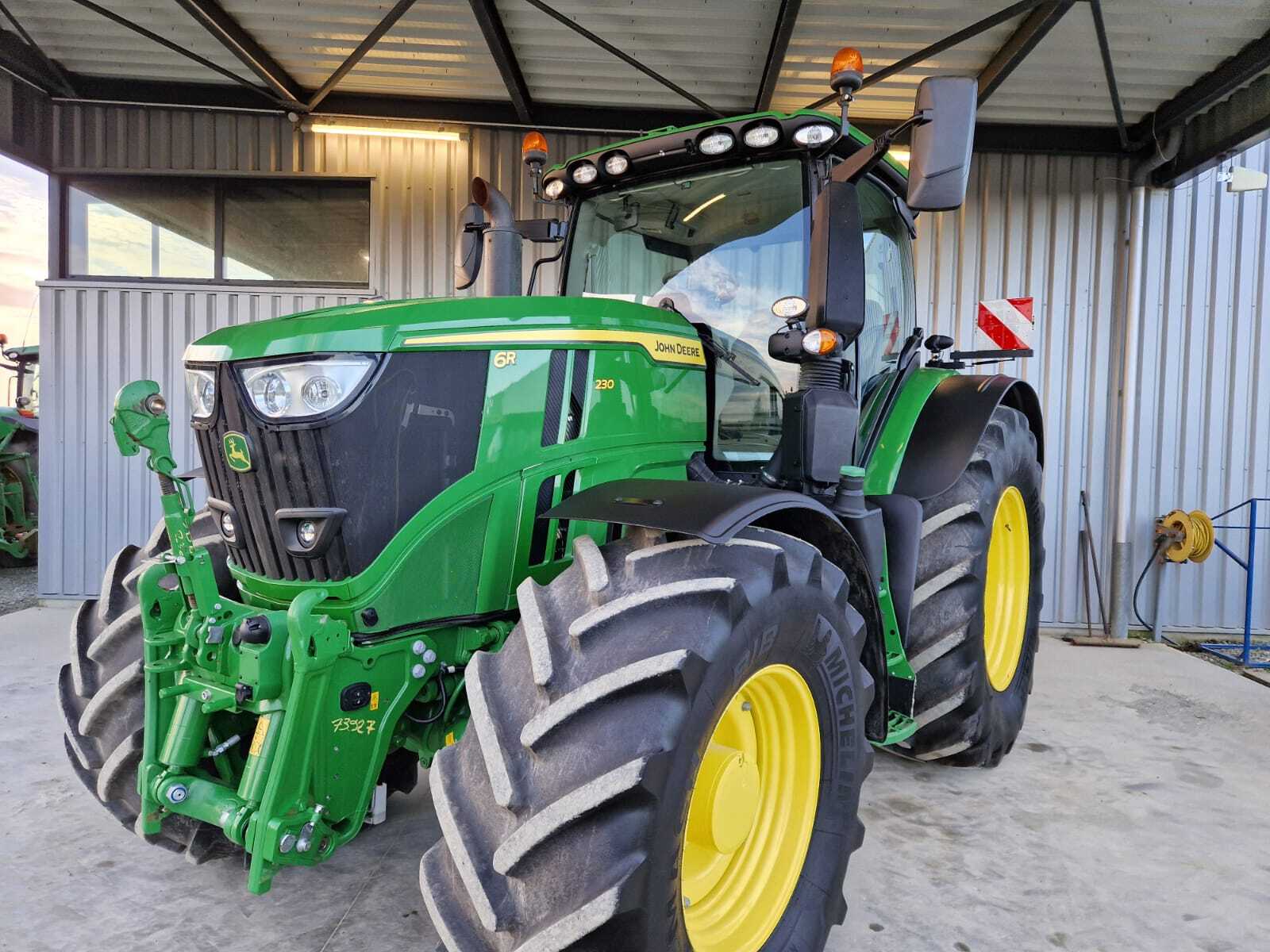 JOHN DEERE 6R230