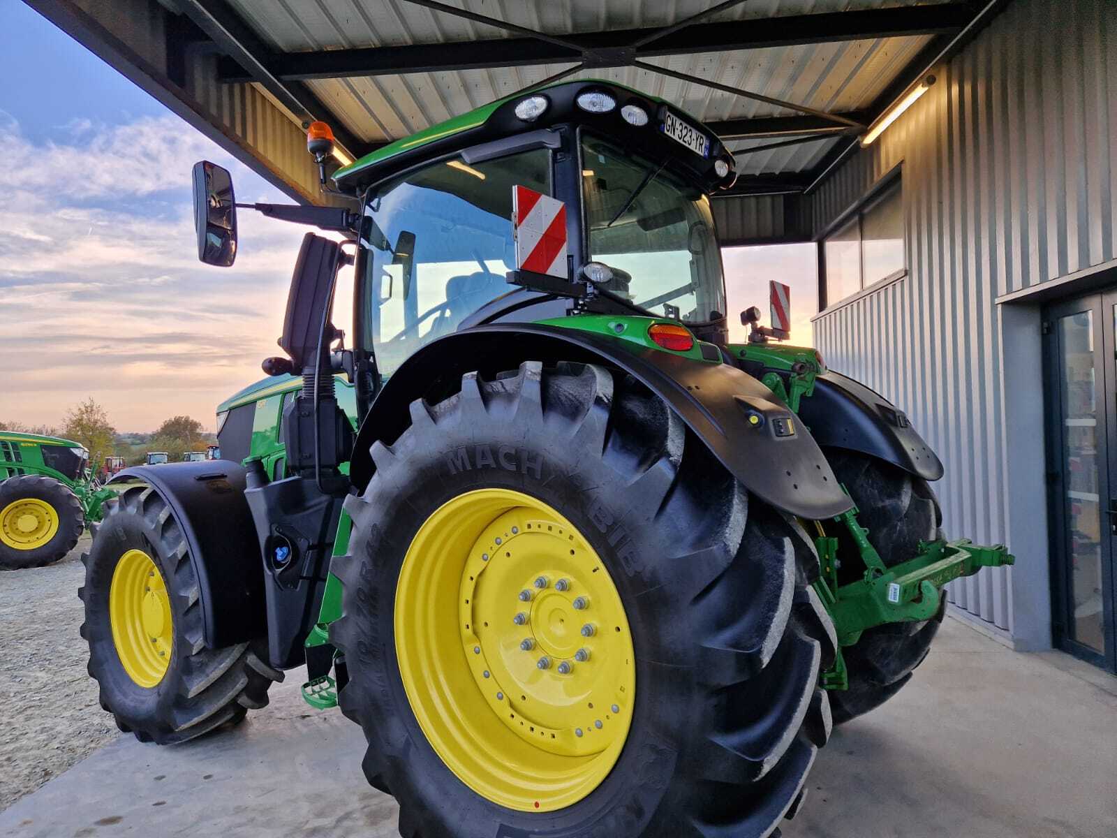 JOHN DEERE 6R230