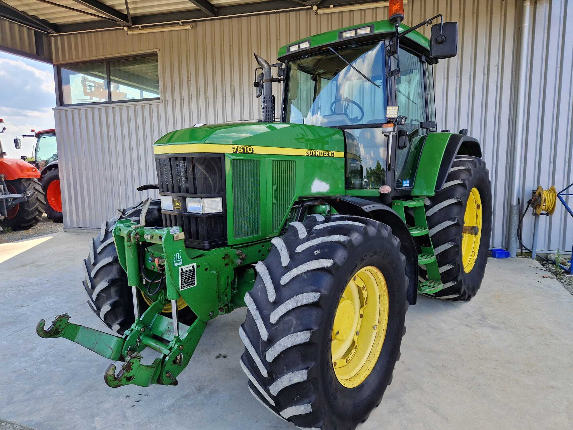 JOHN DEERE 7610