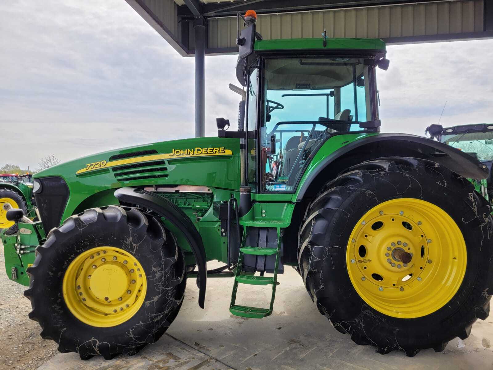 JOHN DEERE 7720