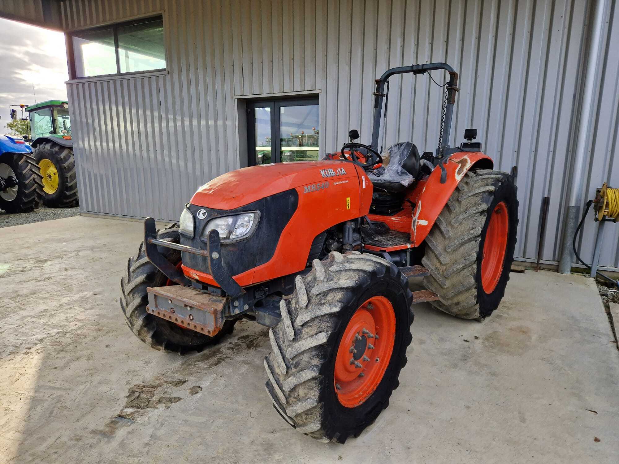 KUBOTA M8540